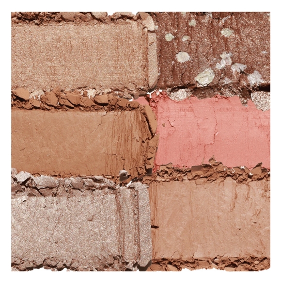 True + Luscious Lucky Glow Bronze and Highlight Palette & Makeup Brush Set!! - Picture 5 of 7